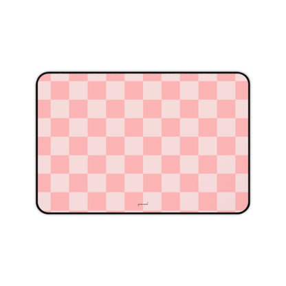 Pink checkers - Desk Mat