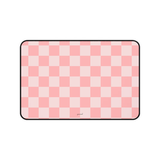 Pink checkers - Desk Mat