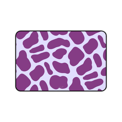 Purple giraffe - Desk Mat