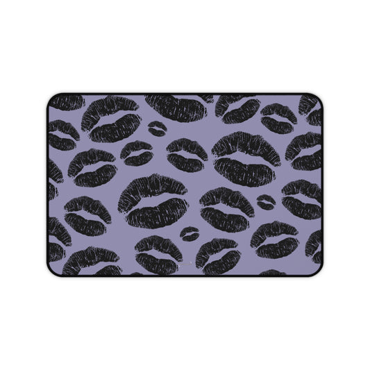 Kisses purple - Desk Mat