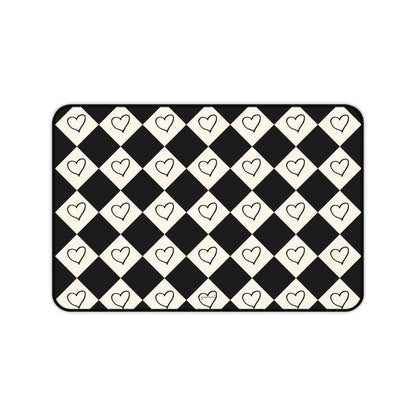 Black and cream heart checkers - Desk Mat